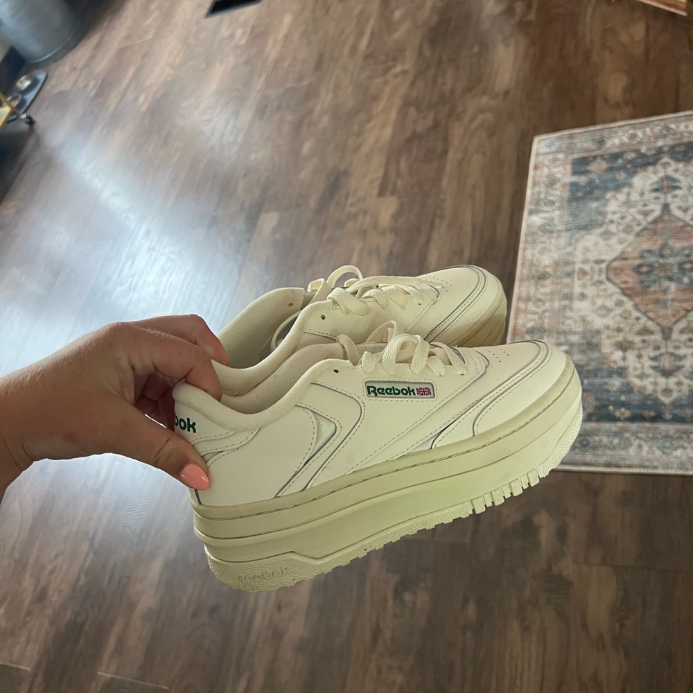 Perfect sneaker - Picture 2 of 3
